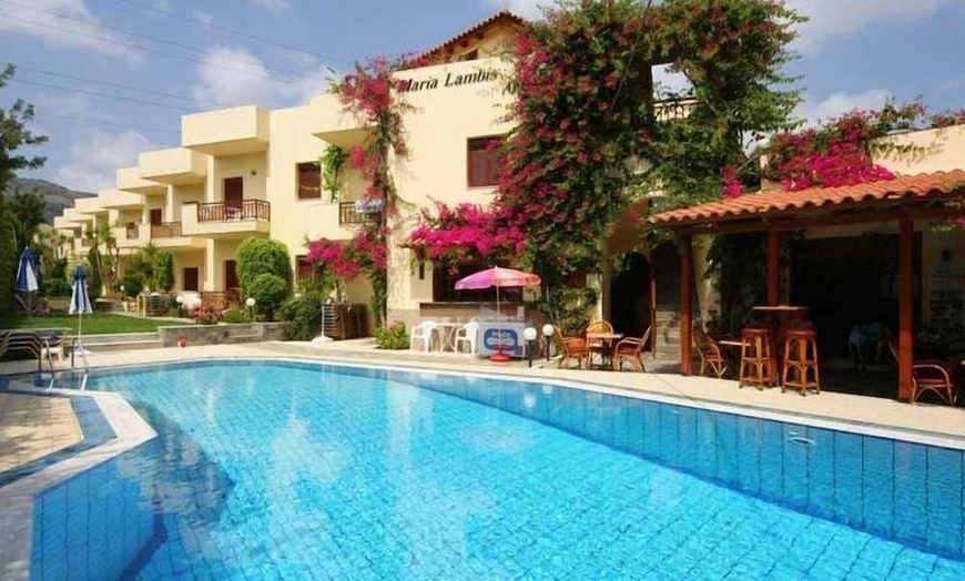 Image 2: ✈ KRETA | Stalis - Maria Lambis Apartments 3*, 3 nachten - Buitenzw...