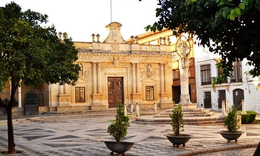 Image 4: Visita Guiada Histórica de Jerez y Alcázar
