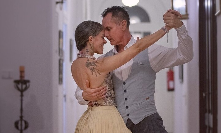 Image 2: Barcelona Tango Lesson, donde la pasión se encuentra con la diversión