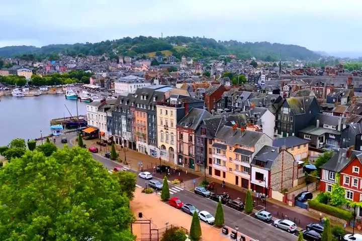 Excursion d'une journée à Étretat et Honfleur au départ de Paris Pe...
