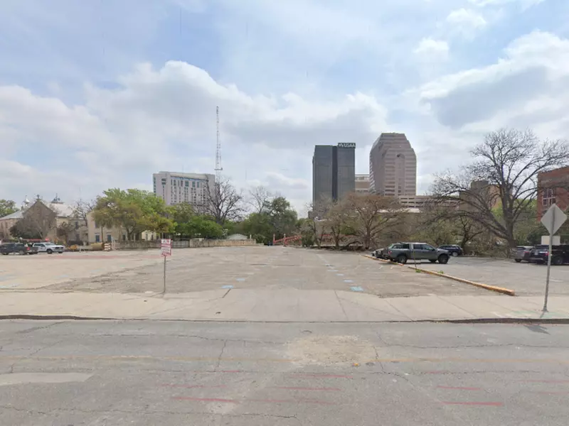 Parking at 504 Soledad St. Lot