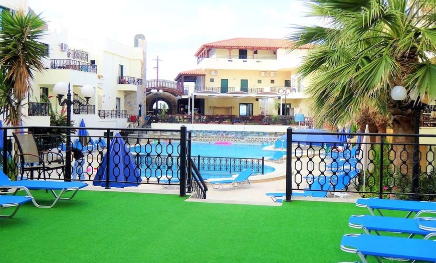 Image 44: ✈ KRETA | Kato Gouves - Diogenis Blue Palace Hotel 4* - Odkryty basen