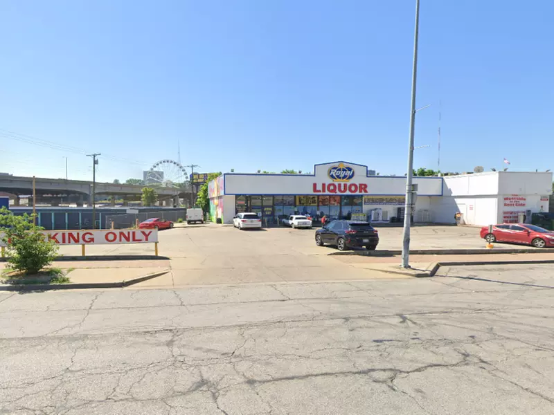 Parking at 801 Southwest Blvd. Lot - P5016