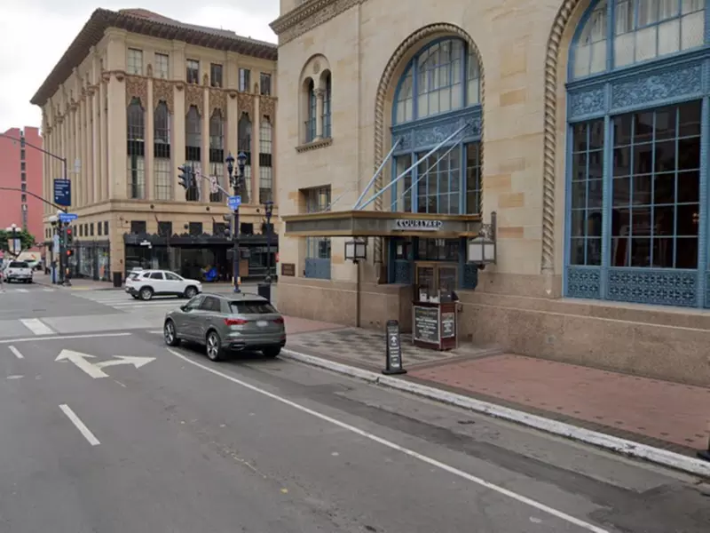 Parking at Courtyard Marriott Gaslamp - Valet Kiosk