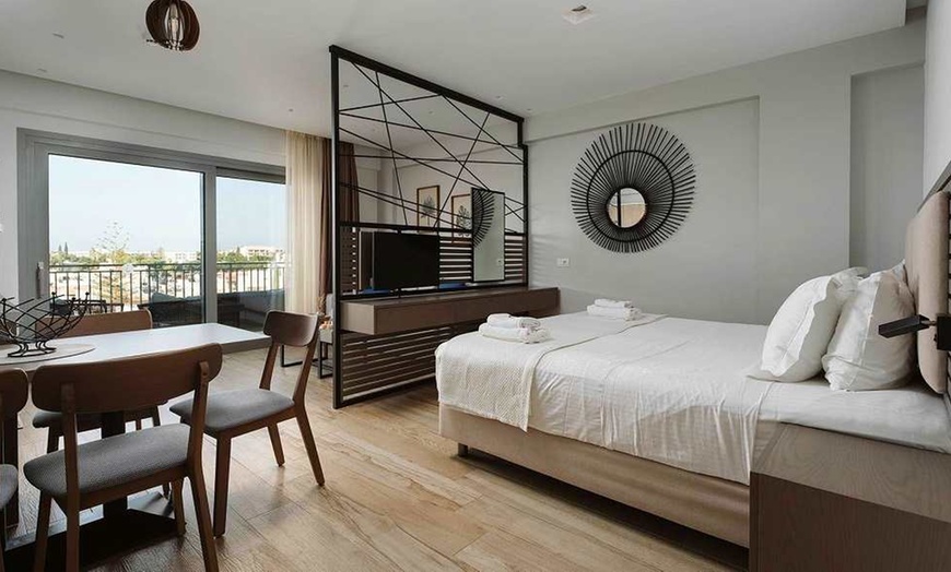 Image 3: ✈ CRÈTE | Agia Pelagia - Seascape Luxury Residences 4* - Piscine ex...