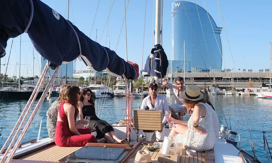 Image 20: Experiencia de navegación única en un barco Ketch clásico