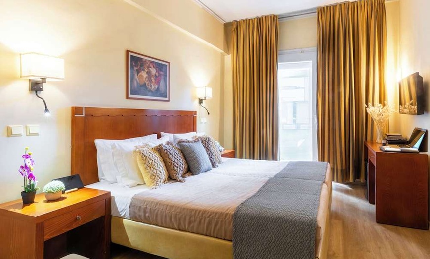 Image 1: ✈ ATENY I OKOLICE | Ateny - Marina Athens Hotel 3* - City break