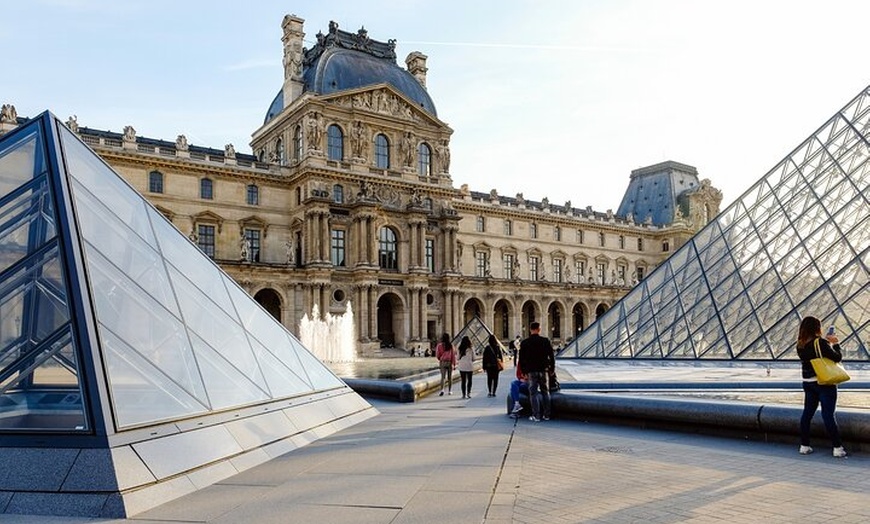Image 19: Déjeuner à la Tour Eiffel, croisière sur la Seine et visite du Louvre