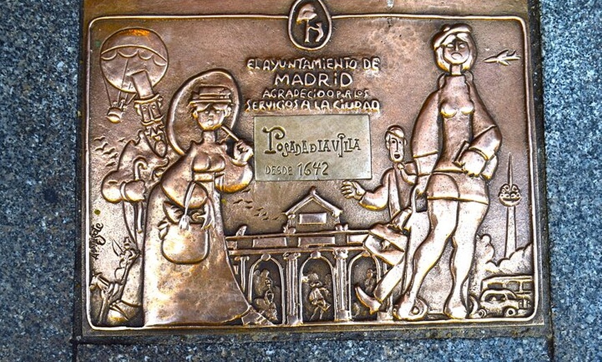 Image 2: Visita Guiada por Restaurantes Centenarios con Cena de Tapas