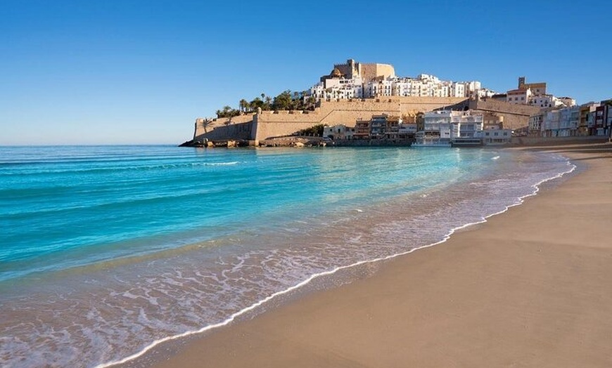 Image 6: Tour en Inglés con entradas al Castillo y escenarios GOT