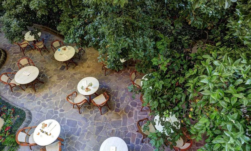 Image 4: ✈ ITALIA | Sorrento - Grand Hotel de la Ville 4* - Piscina esterna
