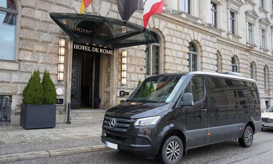 Image 18: Berlin VIP TOUR - Private Bus Tour inklusive Chauffeur und Guide