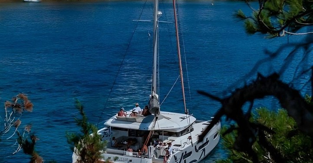 Experiencia privada de 7 noches en catamarán por Ibiza y Formentera