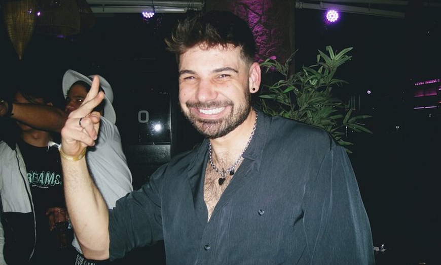 Image 34: OG Barcelona Night Adventure — 3 bares, 3 chupitos y entrada VIP al...