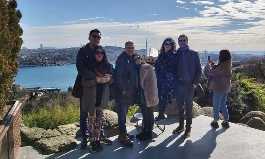 Image 12: Recogida en el aeropuerto privado y tour panorámico por Barcelona