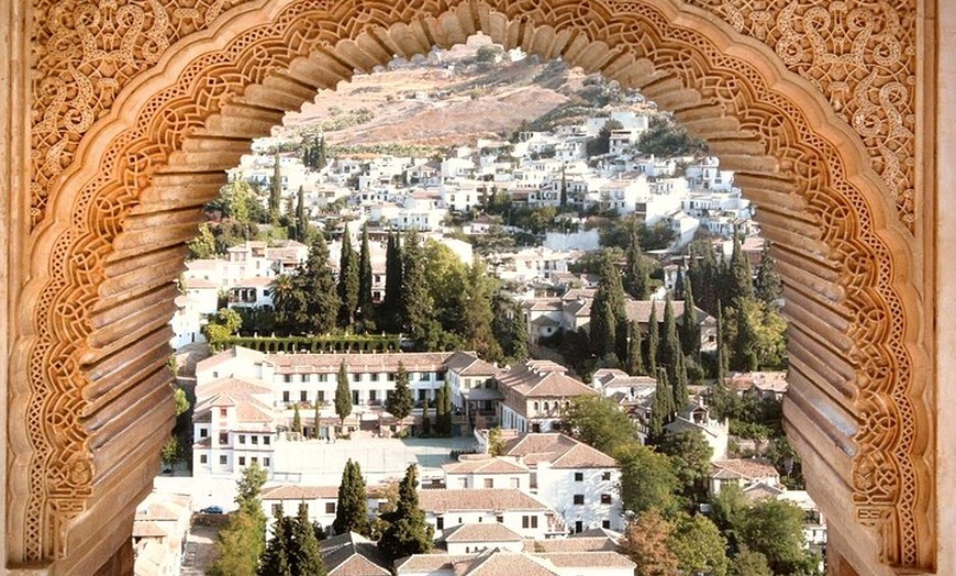 Image 7: Excursión Privada Día Completo de Málaga a Alhambra con Entradas