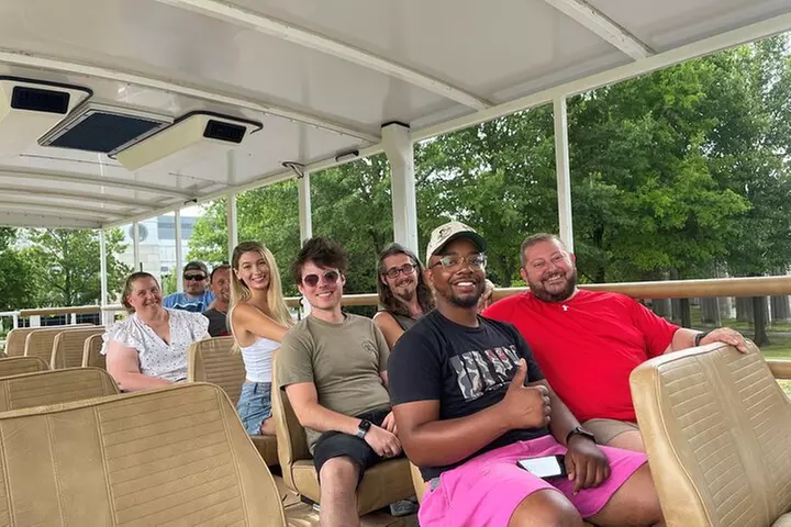 Cruzzin' Nashville Narrated Sightseeing Tour by Open-Air Vehicle