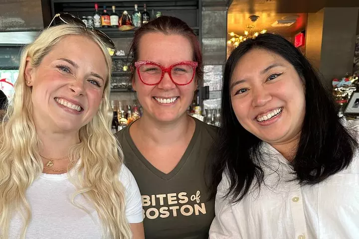 Bites & Brownstones: A Food Lover's Tour of Boston's Local Gems
