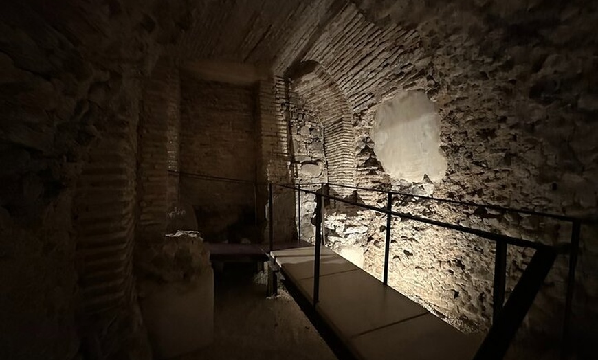 Image 9: Tour Toledo Subterráneo Visita Termas romanas y Sótanos Privados