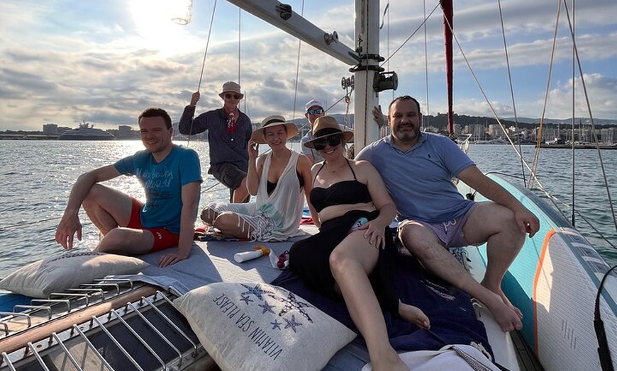 Image 19: Experiencia Gastronómica a Bordo de Velero Clásico en Palma