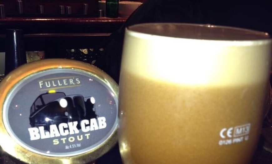 Image 7: Private London Pub Tour in Iconic London Taxi