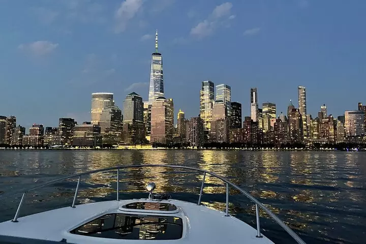 Best Private Luxury Daytime Boat Tour in New York City - 1 Hour