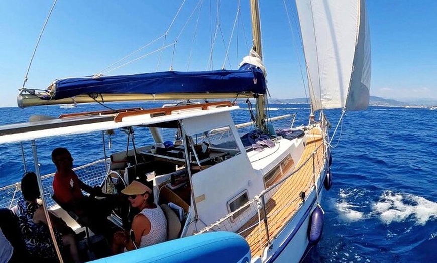 Image 8: Croisière hivernale en voilier chauffé en baie de Cannes