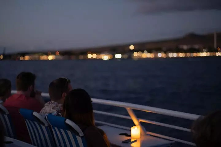 From Ma'alaea Harbor: Sunset Dinner Cruise Aboard the Quicksilver