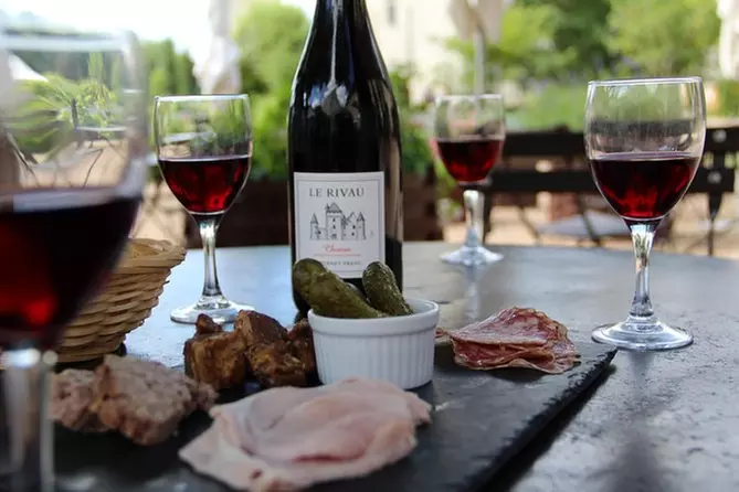 Visite du château du Riveau et de ses jardins de conte de fées situé dans la vallée de la Loire avec dégustation de vins - Primary Image