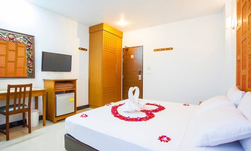 Image 11: ✈ MIDDEN VAN THAILAND | Bangkok - New Siam Palace Ville Hotel 3*, 5...