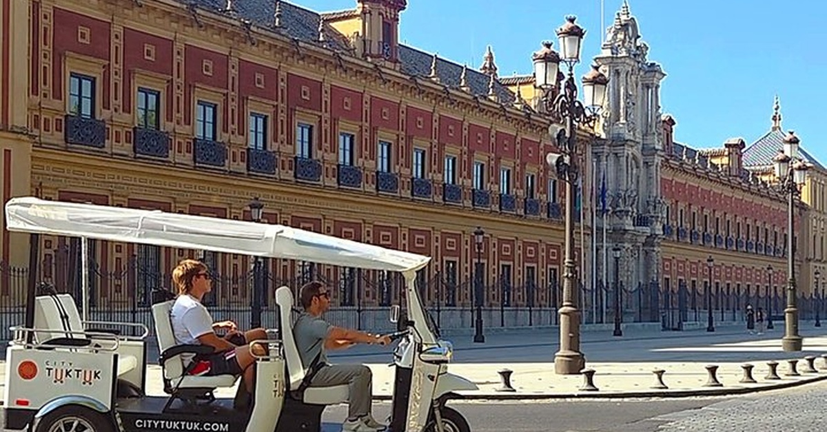 Tour privado en tuk tuk por Sevilla