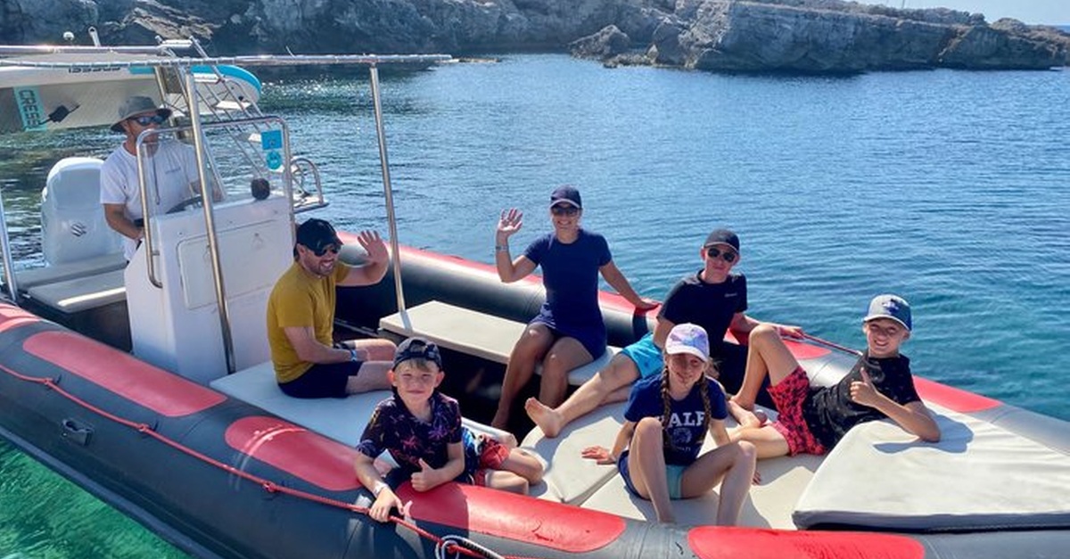 Excursión de snorkel en barco en Menorca