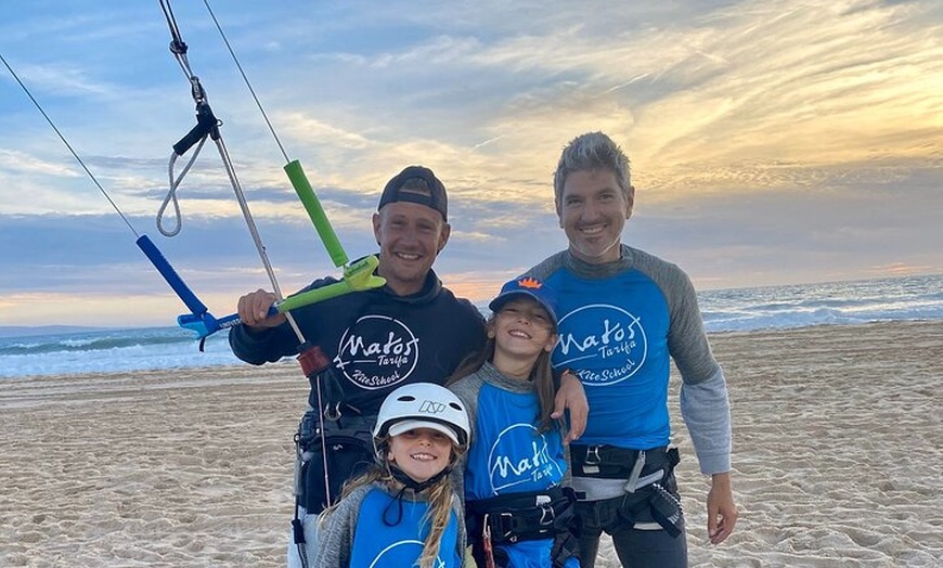 Image 7: Curso de kitesurf privado en Tarifa (de principiante a avanzado)