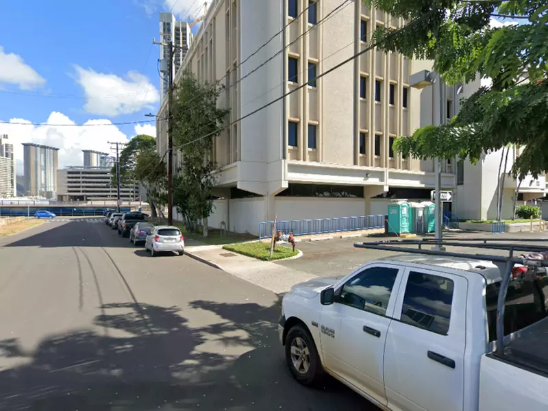 Parking at [H0649] 919 Ala Moana Blvd. Lot