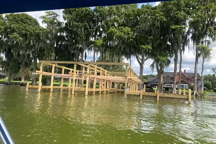 Pontoon Pub Crawl, 5 Lakeside Pubs and Restaurants Visit by Boat