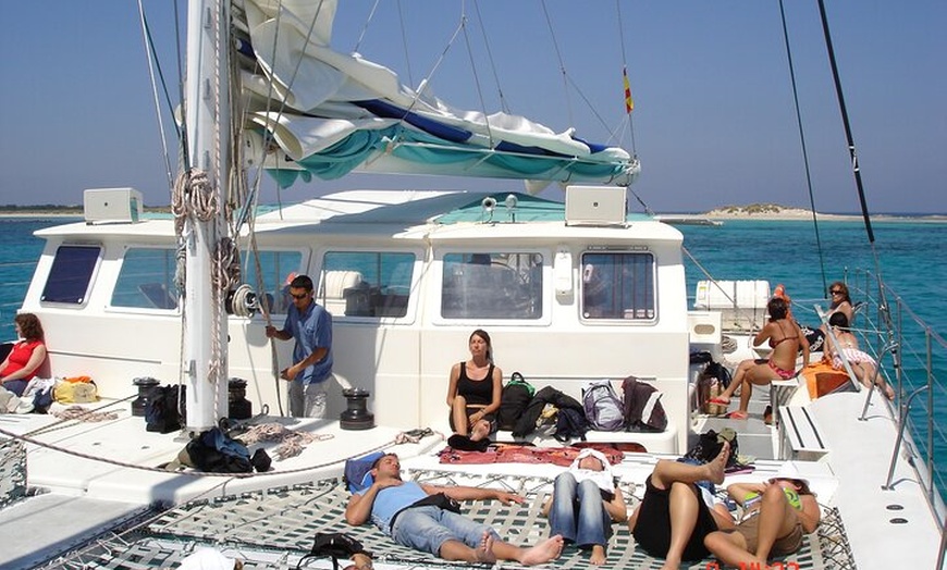 Image 26: Excursión desde Ibiza a Playa de Illetas en Catamarán con Comida