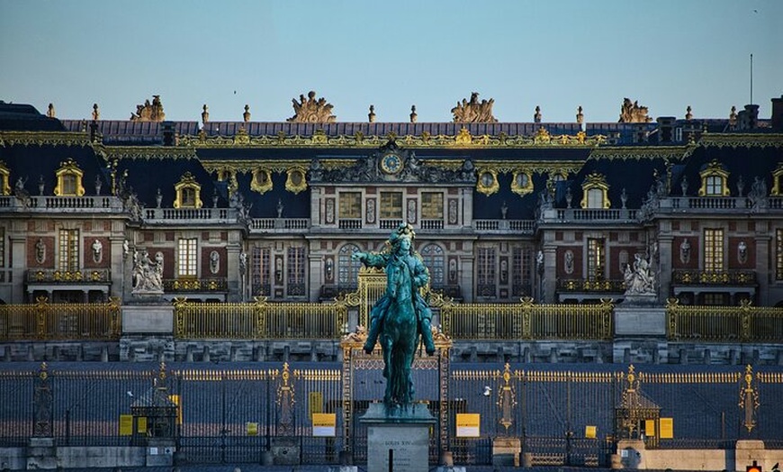 Image 2: Château de Versailles et domaine de Marie-Antoinette avec guide expert