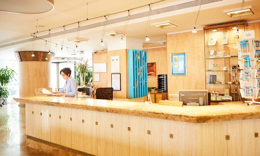 Image 13: ✈ IBIZA | Santa Eulalia del Rio - Invisa Hotel La Cala 4*, 3 nachte...