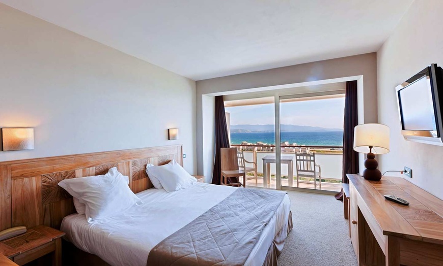 Image 3: ✈ CORSE | Ajaccio - Hôtel Campo dell'Oro 4*, 2 nuit - Piscine extér...