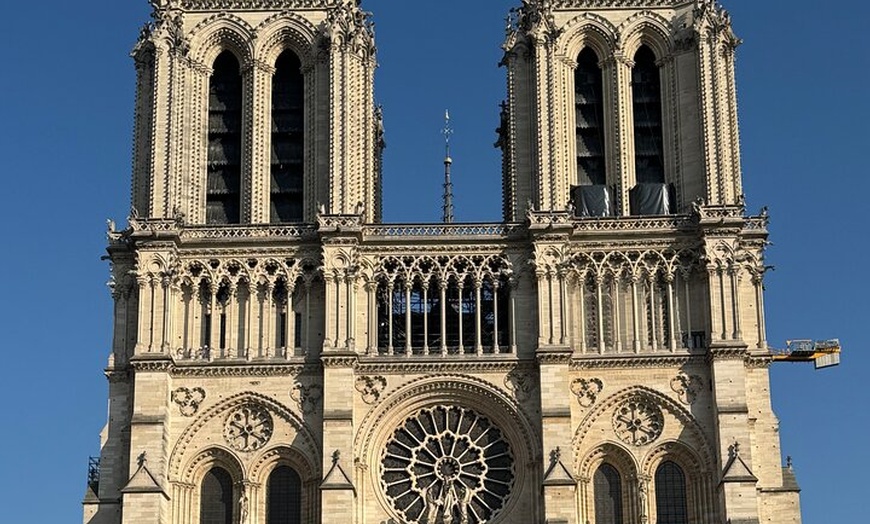 Image 3: Visite guidée extérieure de la cathédrale Notre-Dame de Paris