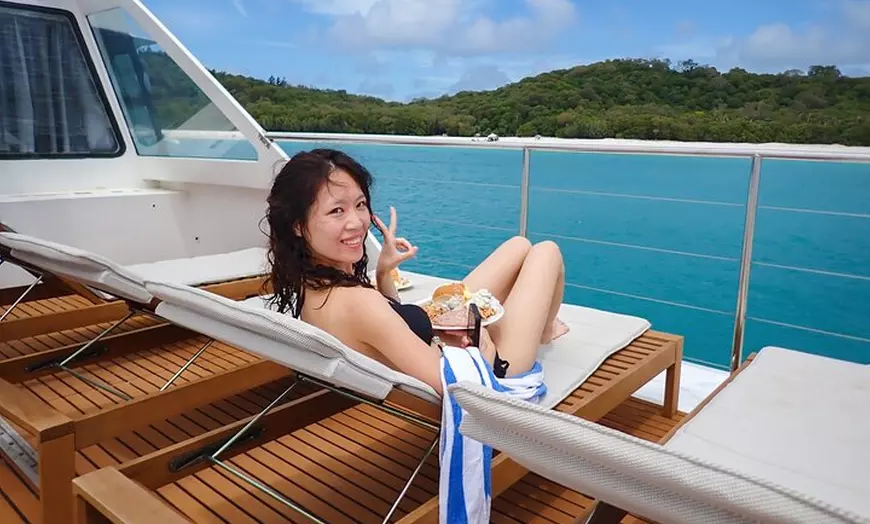 Image 2: Whitehaven Beach Tour: 2 Options - All Day Beach Or Snorkel