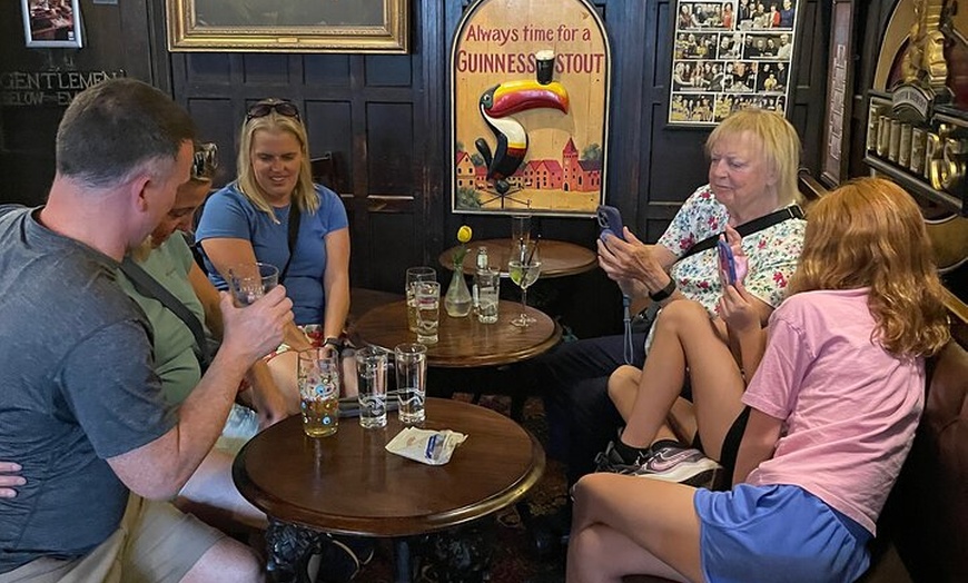 Image 11: Private London Pub Tour in Iconic London Taxi
