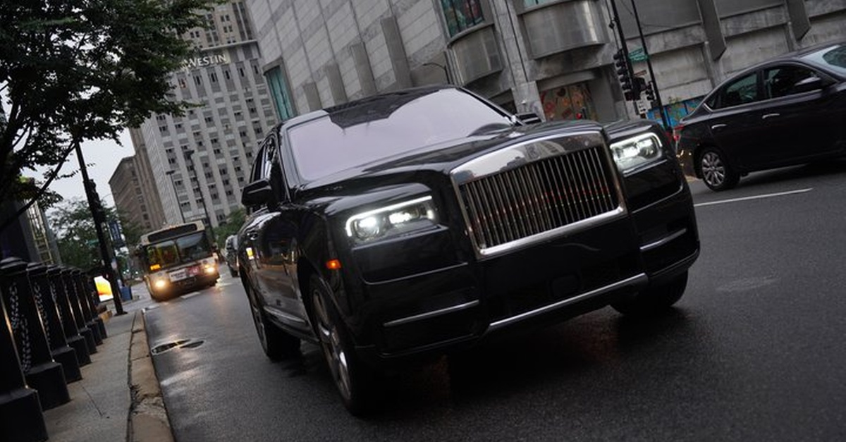 Downtown Chicago City Tour in a Rolls Royce
