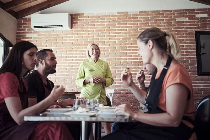 Excursion à Châteauneuf-du-Pape avec Truffes et Cuisine et Vins - Primary Image