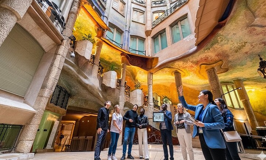 Image 7: Tour Privado por Barcelona Gaudí y Modernismo