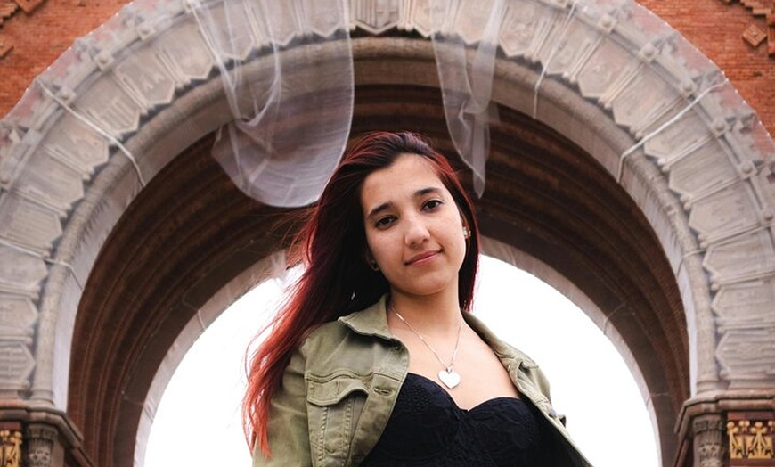 Image 1: Sesión de fotos de Timeless Elegance en Arc de Triomf