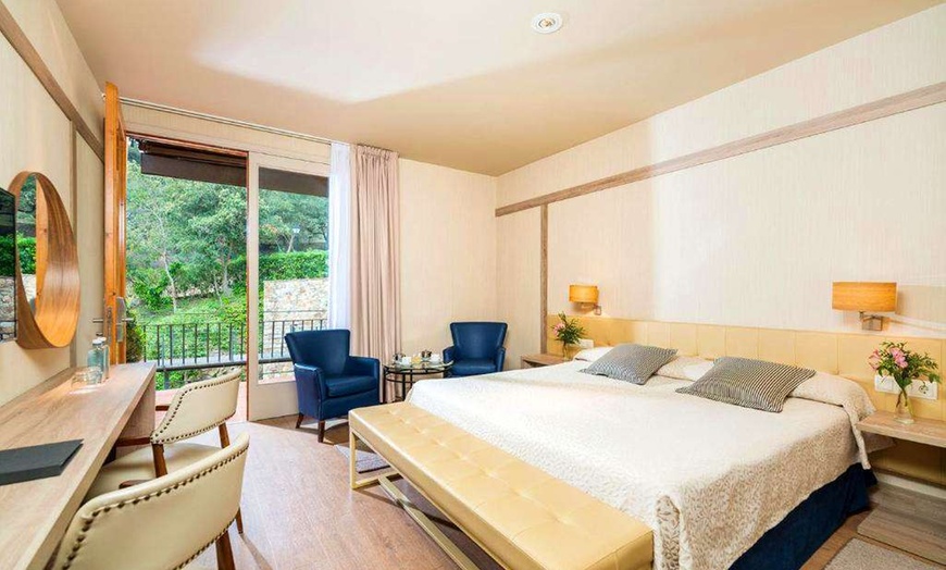 Image 6: ✈ COSTA BRAVA | Lloret de Mar - Hotel Santa Marta 5* - Piscine exté...