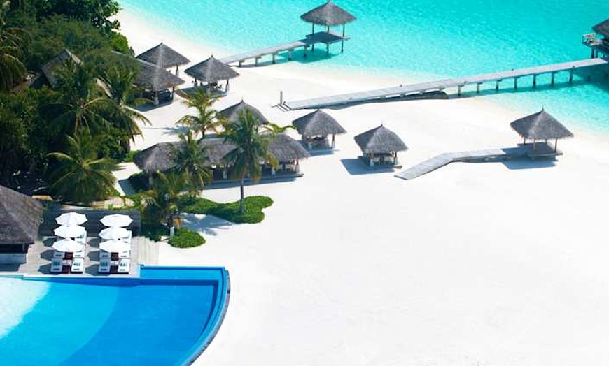 Image 1: ✈ MALDIVES | Atoll Malé Sud - Velassaru 5* - Spa