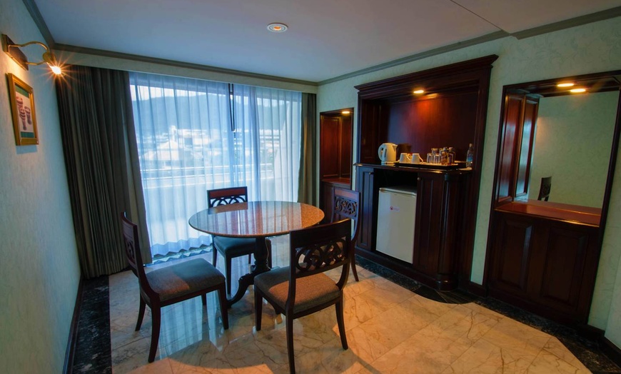 Image 7: ✈ SÜDTHAILAND | Phuket - Patong Resort Hotel 4*, 5 Nächte - Außenpool