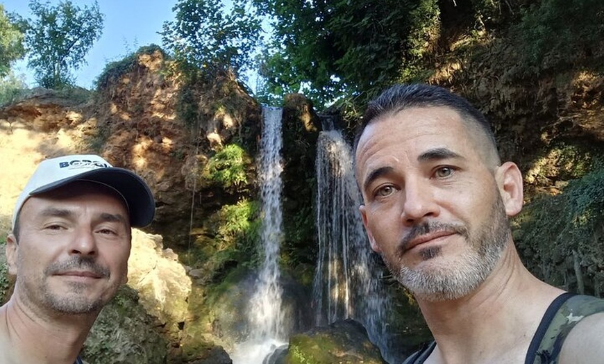 Image 5: Recorrido en kayak para toda la familia con cascadas y caminata